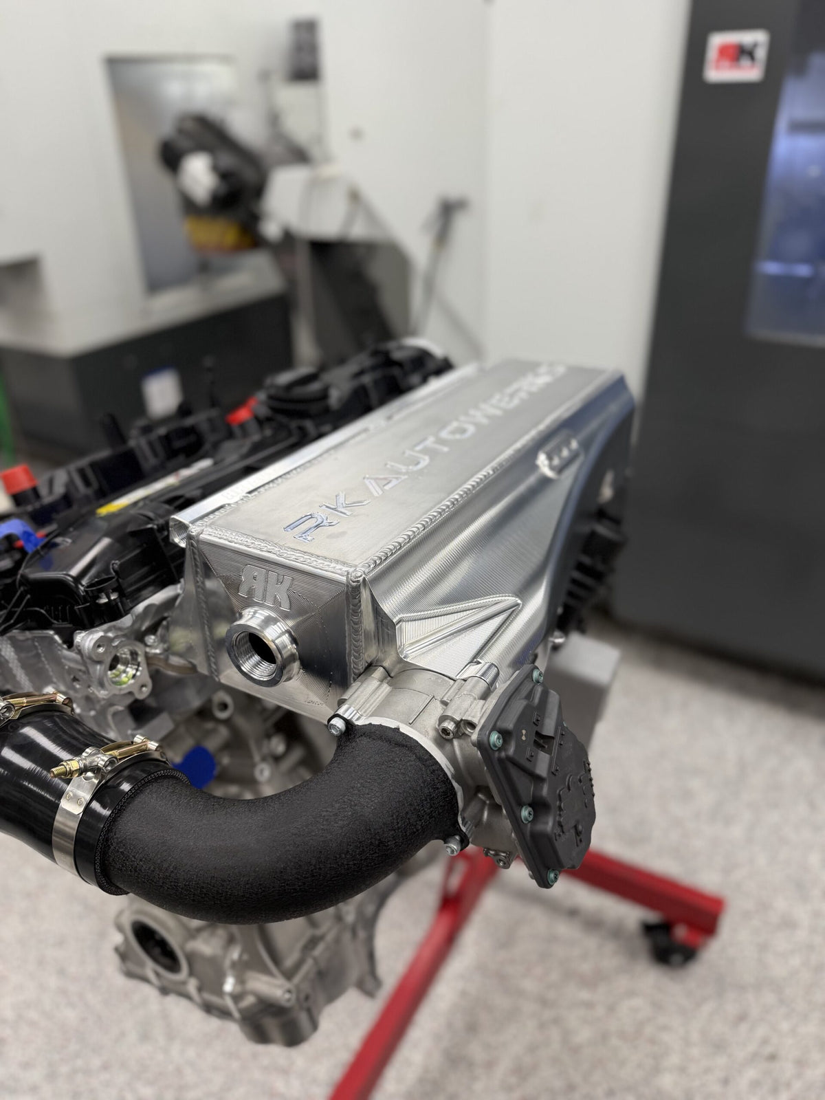 RK Race PLUS Manifold detail view 2