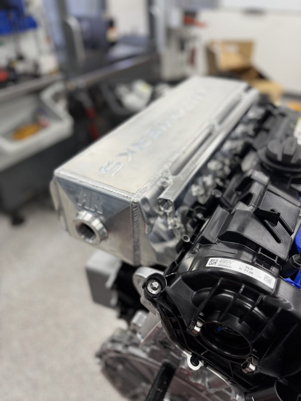 RK Race PLUS Manifold detail view 3