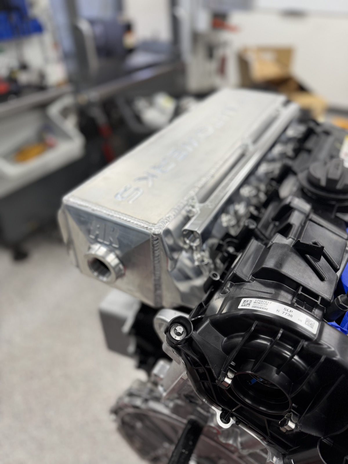 RK Race PLUS Manifold detail view 3